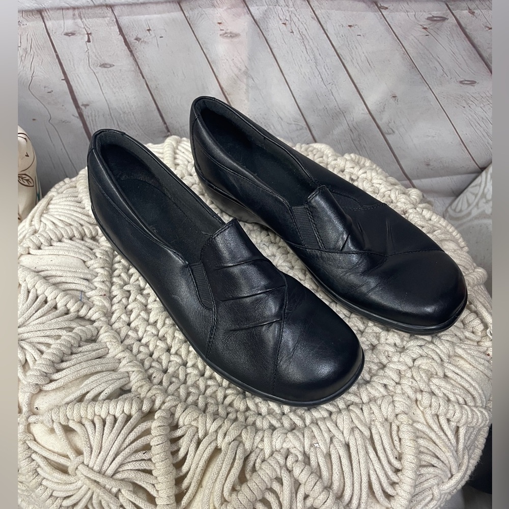 Clarks Leather Ashland Joy Slip-On Shoes – Black – Women’s Size 9